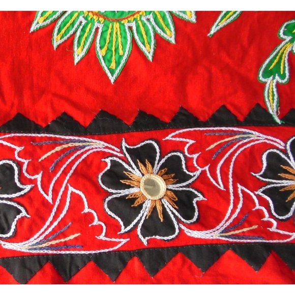 Hand Sewn Pipili Chandua Applique Wall Hanging Depicting Lord Jagannath and Othe - Picture 5 of 10